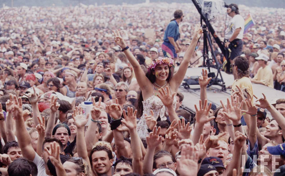 crazy-things-woodstock-festival-photography-20